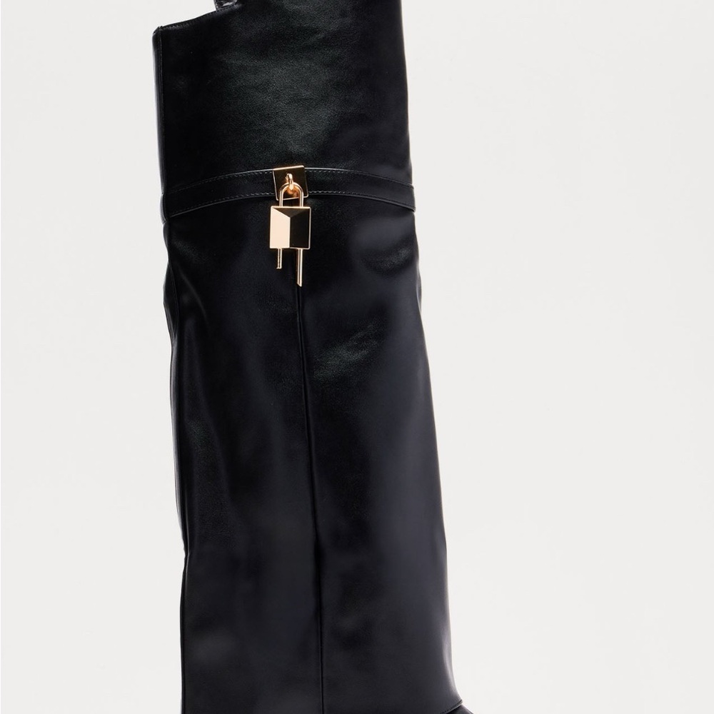 Fashion Nova Black Heeled Boots with Sleek Design